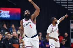 包含赛前洛杉矶快船备战CBA季后赛，刷新队史纪录细节曝光，目标明确，年轻球员得到机会的词条